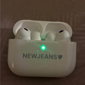 Apple White Earbud Headphones